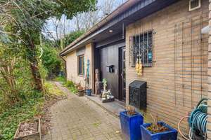 Einfamilienhaus mit Entwicklungspotenzial auf weitläufigem Grundstück in begehrter Lage – Die vollständige Adresse der Immobilie erhältst du vom Anbieter., 22393 Sasel, Hamburg – Vorschaubild 2