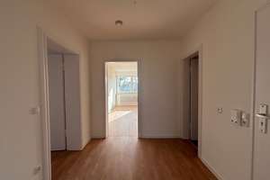 Schöne familienfreundliche 4-Zimmer-Wohnung mit Loggia nähe Augsburg-Kuhsee zu vermieten  – Mittenwalder Straße 16, 86163 Hochzoll-Süd, Augsburg – Vorschaubild 1