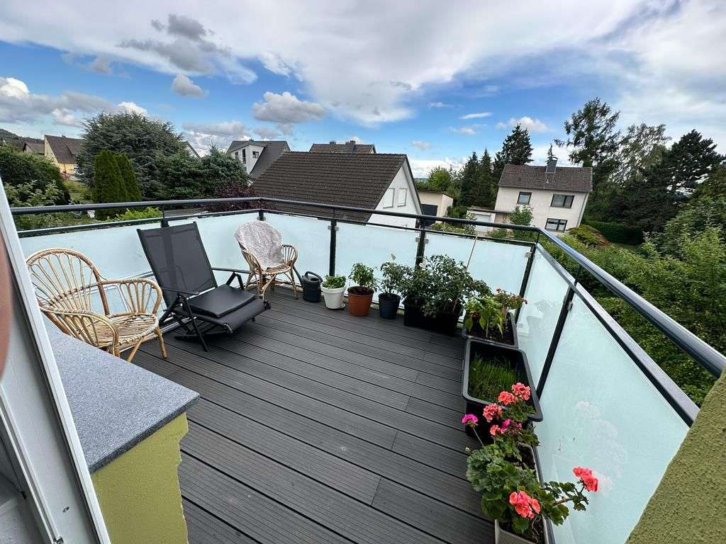 Immobilie in Warburg - Schönes Zweifamilienhaus (Energieklasse A) mit angrenzendem Baugrundstück in Warburg - Bild 3