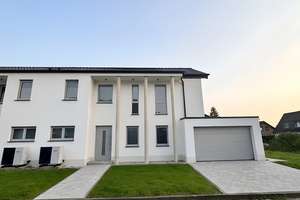 Moderne Neubau-Doppelhaushälfte in KfW-55-Bauweise – bezugsfertig mit hochwertiger Ausstattung!