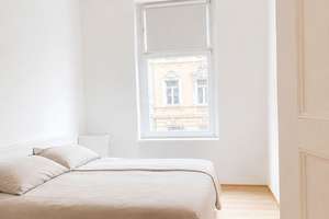 Lichtdurchflutete 2-Zimmer-Altbauwohnung in einer der beliebtesten Lagen Düsseldorfs – Die vollständige Adresse der Immobilie erhältst du vom Anbieter., 40219 Stadtmitte, Düsseldorf – Vorschaubild 2