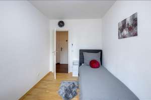Möbliert:  Balkonwohnung mit Blick in den Gemeinschaftsgarten – Die vollständige Adresse der Immobilie erhältst du vom Anbieter., 81475 Fürstenried-West, München – Vorschaubild 6