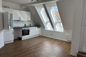 2-Zimmer-Dachgeschosswohnung mit Dachterrasse & Loggia – Gieselerstraße 10, 10713 Wilmersdorf, Berlin – Vorschaubild 1