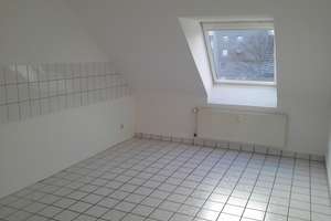 Sehr schöne und gut aufgeteilte 2 1/2 Raum Dachgeschosswohnung – Kriemhildstr. 17, 45892 Resse, Gelsenkirchen – Vorschaubild 4