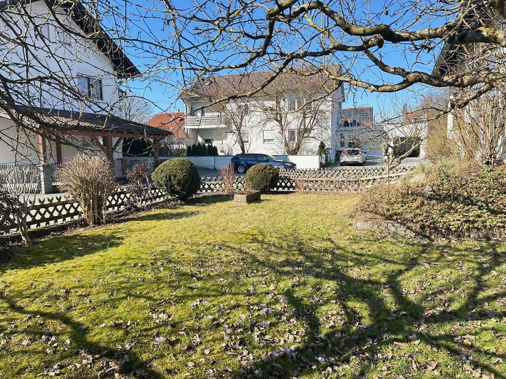 Immobilie in Deggendorf - Waldmdach-Bungalow in ruhiger, naturnaher Wohnlage mit 740 m2 Grundstück in Deggendorf/Natternberg - Bild 2