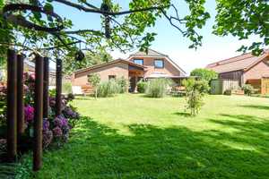 *** Geräumiges Haus in wunderbarer Sackgassenlage *** 
zentrumsnah, innovativ erbaut, toller Garten – Leer (Kreis) – Vorschaubild 1