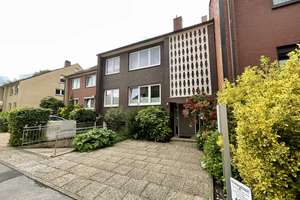 Erstbezug nach Sanierung - 3-Zimmer-Wohnung mit Balkon 