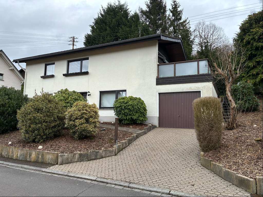 Immobilie in Steinebach/Sieg - Einfamilienhaus in ruhiger Lage (Nähe Gebhardshain)  - Bild 1