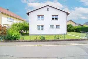 EFH mit großem Garten in familienfreundlicher Lage – vielseitig nutzbar und sofort verfügbar – Marburg-Biedenkopf (Kreis) – Vorschaubild 1