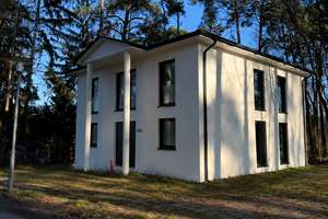 Exklusive Stadtvilla mit markanter Kragarmtreppe – modern wohnen mit Raum für Ihre eigene Gestaltung – Die vollständige Adresse der Immobilie erhältst du vom Anbieter., 15827 Blankenfelde-Mahlow – Vorschaubild 1