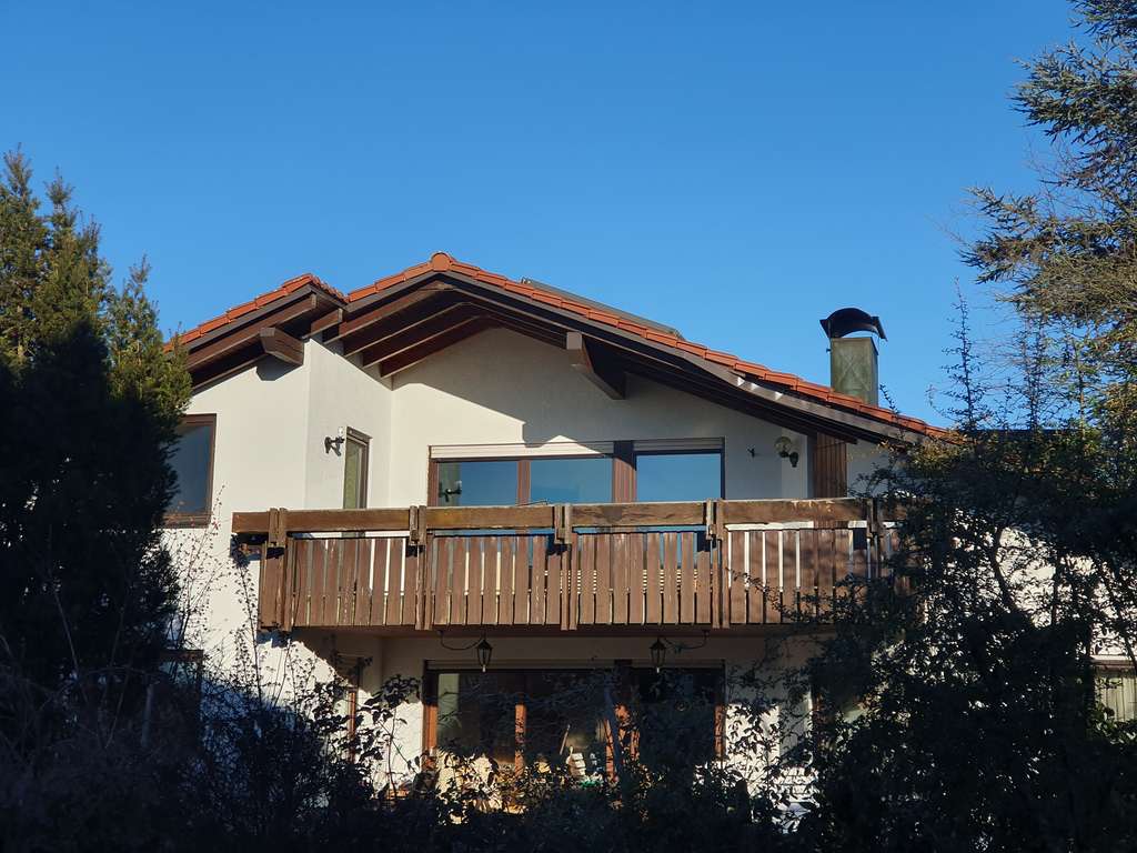 Immobilie in Neckartenzlingen - Helle 4,5 Zimmer DG Wohnung mit großer Wohnküche in 2-Familienhaus - Bild 0