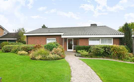 RESERVIERT! Attraktiver Bungalow mit Einliegerwohnung auf traumhaftem Grundstück!