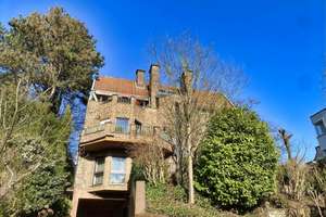 Hier wohnt das Licht, über den Dächern der Stadt