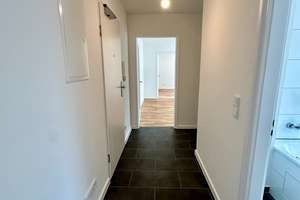 Balkon mit Blick ins Grüne: 3-Zimmer-Wohnung im 1. Stock in München – Forggenseestraße – Forggenseestraße 4, 81539 Obergiesing, München – Vorschaubild 4