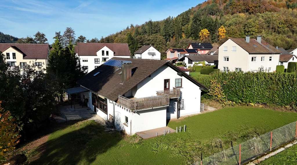 Immobilie in Lahr/Schwarzwald - Schönes, großes Einfamilienhaus mit Garten * in Lahr - Bild 0