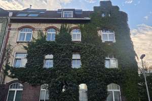 Stilvolle Dachgeschosswohnung mit ausgebautem Spitzboden in Düsseldorf-Rath