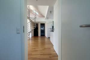 Sehr schöne GALERIE-Wohnung. Ideal für ein PAAR ohne Kinder. Balkon, Einbauküche, Stellplatz. FREI – Die vollständige Adresse der Immobilie erhältst du vom Anbieter., 70599 Schönberg, Stuttgart – Vorschaubild 5