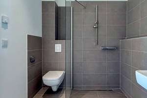 Helle, ruhige vermietete Wohnung (3,8%) zur Hofseite - sonniger Balkon mitten in der Hauptstadt – Osnabrücker Straße 27, 10589 Charlottenburg, Berlin – Vorschaubild 11