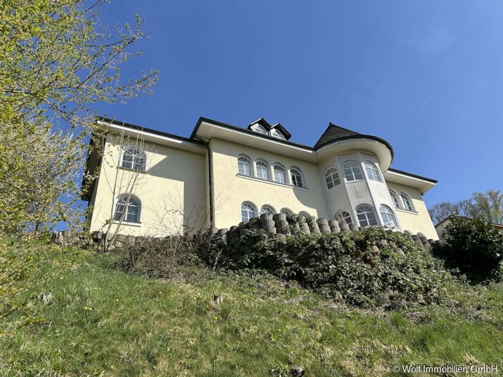 Immobilie in Weinbach - Ihr Traumhaus mit unverbaubarem Blick auf die Lahn - Bild 0