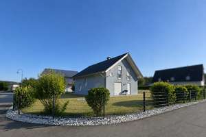 Freistehendes, barrierefreies Einfamilienhaus mit großzügigem Garten