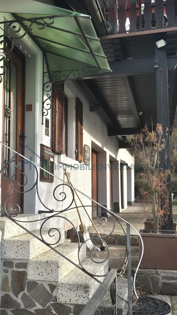 Immobilie in Baden-Baden - Rohdiamant: Zweifamilienhaus mit Ausbaupotential in ruhiger Lage - Bild 0