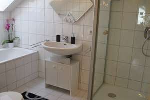Möblierte 4-Zimmer-Dachgeschosswohnung mit Balkon im Märchenviertel von Karlsruhe-Rüppurr – Die vollständige Adresse der Immobilie erhältst du vom Anbieter., 76199 Rüppurr, Karlsruhe – Vorschaubild 9