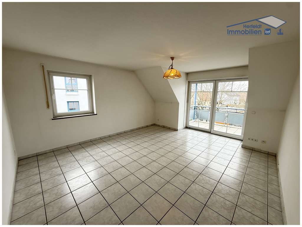 Immobilie in Kissing - Renovierte 3-Zimmer-Maisonette in ruhiger Lage mit Balkon & 2 TG-Stellplätzen - sofort bezugsfrei - Bild 3