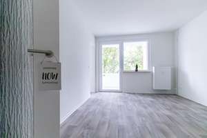 Wohnen in Bad Salzelmen. Frisch sanierte 1-Raum Wohnung im Erdgeschoss mit Dusche und Balkon direkt  – Lindenstraße 34, 39218 Schönebeck (Elbe) – Vorschaubild 2