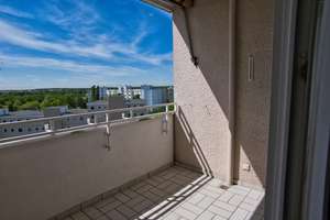 Attraktive 2-Zimmer-Wohnung mit Balkon und großzügigem Wohnzimmer – Berlin-Spandau