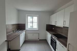 Hell & renoviert & gute Lage: 3-Zimmer-Wohnung mit Tageslichtbad, separate Küche mit Einbauküche – Grubenstraße 42, 18055 Stadtmitte, Rostock – Vorschaubild 3