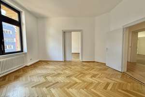 Großzügige Altbauwohnung in Innenstadtlage direkt am Marktplatz – Die vollständige Adresse der Immobilie erhältst du vom Anbieter., 76133 Innenstadt-Ost, Karlsruhe – Vorschaubild 4