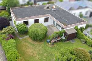 Wohnen auf einer Ebene: Bungalow mit Garten, Keller, Zwei Garagen und Freistellplatz – Zollernalbkreis – Vorschaubild 2