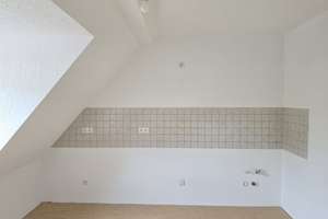 Erstbezug nach Renovierung. 2 ZKBB- DG- Wohnung mit Wärmedämmung – Hofstraße 21, 67065 Mundenheim, Ludwigshafen am Rhein – Vorschaubild 3