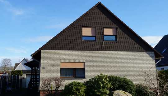 Bild von Massives Einfamilienhaus mit Vollkeller und großem Grundstück