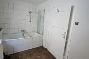 Geräumiges, günstiges und gepflegtes 6-Raum-Einfamilienhaus in Gaukönigshofen – Zehnthofstraße 8, 97253 Würzburg (Kreis) – Vorschaubild 14