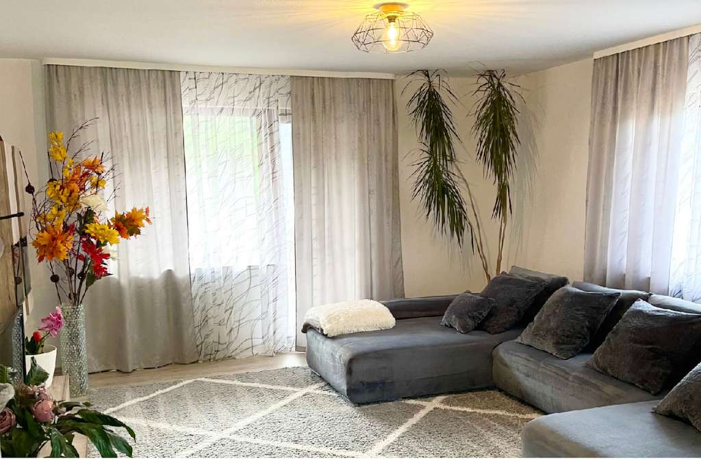 Immobilie in Enzklösterle - Stilvolles Wohnen mit Blick ins Grüne – großzügige Wohnung mit zwei Balkonen - Bild 3