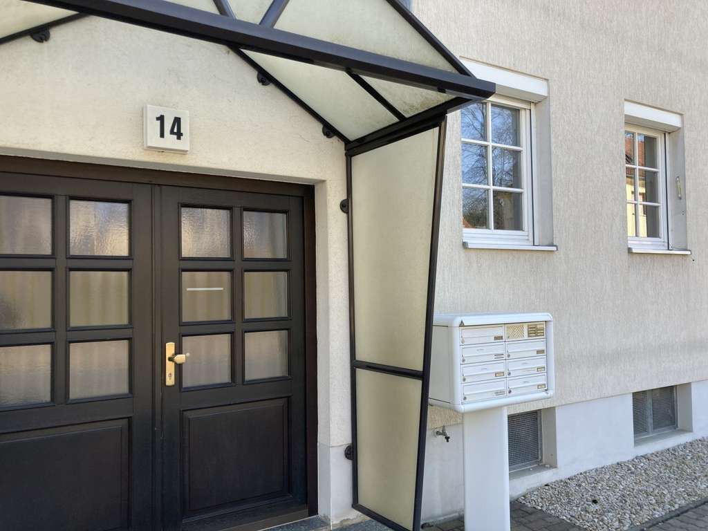 Immobilie in Fraureuth - Attraktive 3-Raumwohnung mit Balkon & Carport-Stellplatz in Fraureuth! Modernisierungsbedürftig! - Bild 4