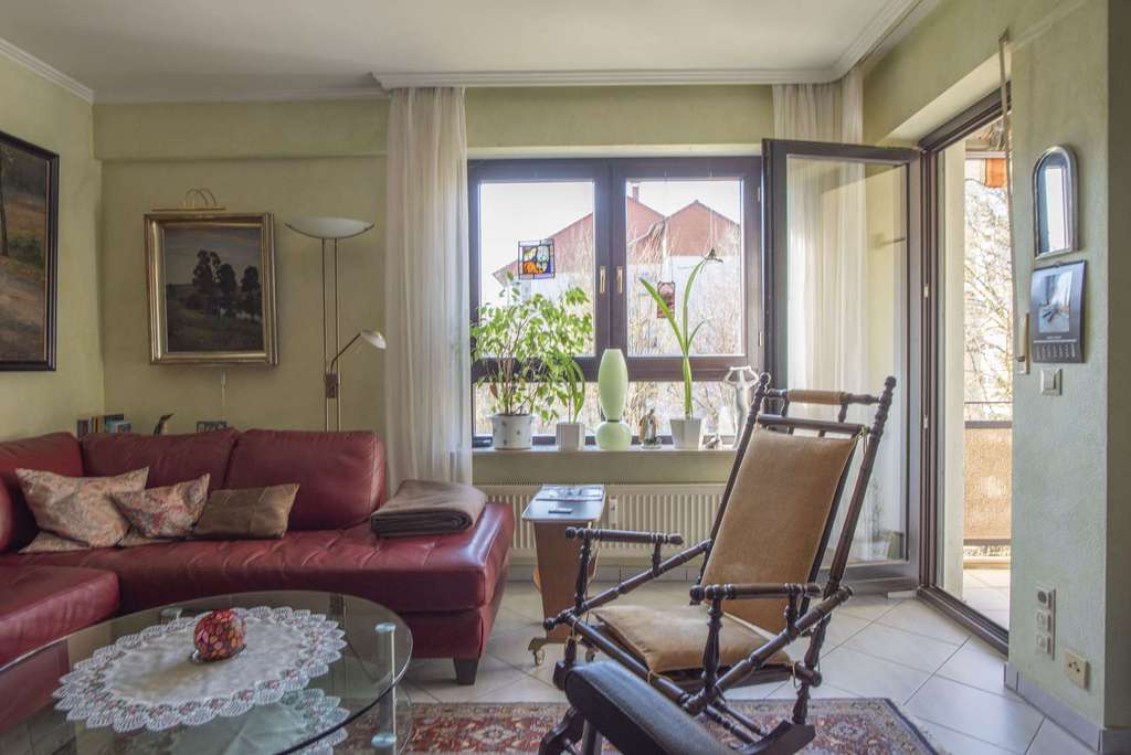 Immobilie in Steinbach - Top gepflegte 3ZKB mit Aussichtsbalkon und Garage. Energetisch saniertes Haus. Käuferprovisionsfrei! - Bild 4