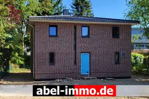 Sasel: Neubau-Stadtvilla mit Platz in Haus und Garten