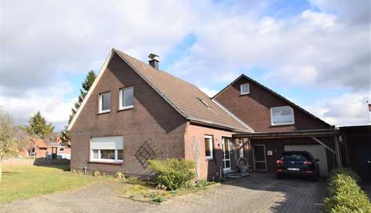 Bild von Wittmund (OT Burhafe):
Geräumiges Einfamilienhaus mit ausgebautem Nebengebäude!