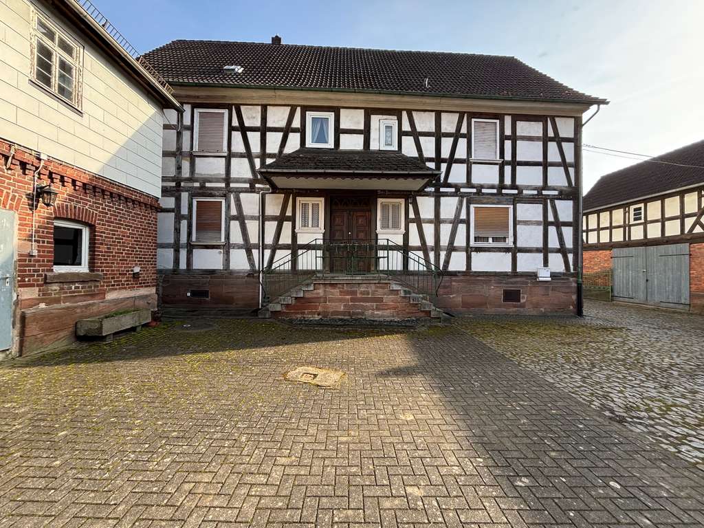 Immobilie in Ebsdorfergrund - Charmanter Vierseitenhof in 35085 Ebsdorfergrund - Bild 0