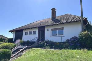 Traumhaft schönes Wohnen mit der Natur als Nachbarn... gepflegter Walmdachbungalow mit Garage auf 1 – Die vollständige Adresse der Immobilie erhältst du vom Anbieter., 96106 Ebern – Vorschaubild 13