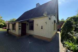 Charmantes Einfamilienhaus in begehrter Lage von Halstenbek unmittelbar an der Hamburger Stadtgrenze – Die vollständige Adresse der Immobilie erhältst du vom Anbieter., 25469 Halstenbek – Vorschaubild 1
