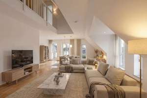 Wohnen über zwei Ebenen: Lichtdurchflutete 4-Zimmer-Maisonettewohnung mit zwei Balkonen