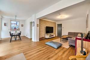 YOUR PLACE TO CALL HOME– Furnished Maisonette with Fireplace & Private Rooftop Terrace