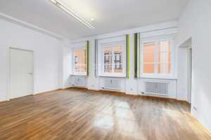 Raum für Ideen – Großzügige Altbauwohnung mit 4 Zimmern im Herzen von Augsburg – Augsburg – Vorschaubild 1