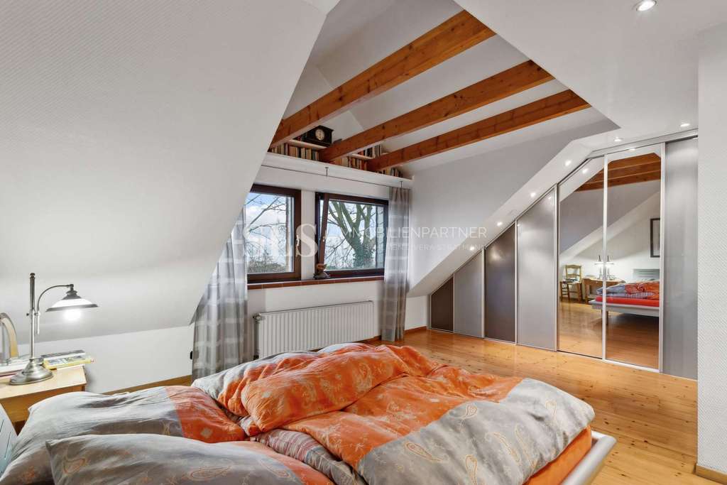 Reihenendhaus mit Wintergarten, hochwertigem Bad und offenem Wohnbereich mit mehreren Terrassen
