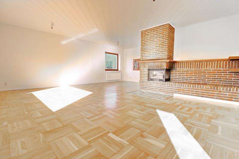 Immobilie in Alveslohe - ZWEI-Familienhaus * (T)RAUM-RIESE mit 205 m² & 2 Garagen ! Auch für Anleger interessant ! - Bild 2