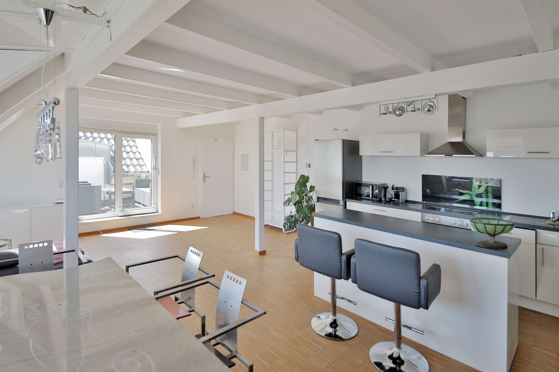 Immobilie in Maikammer - Über den Dächern Maikammers! Helle DG-Wohnung, möbliert, inkl. Stellplatz und toller Dachterrasse! - Bild 5