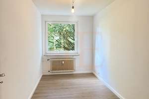 Großzügig geschnittene 4-Zimmerwohnung (2 2/2) mit Balkon im ersten Obergeschoss – Die vollständige Adresse der Immobilie erhältst du vom Anbieter., 22525 Stellingen, Hamburg – Vorschaubild 14